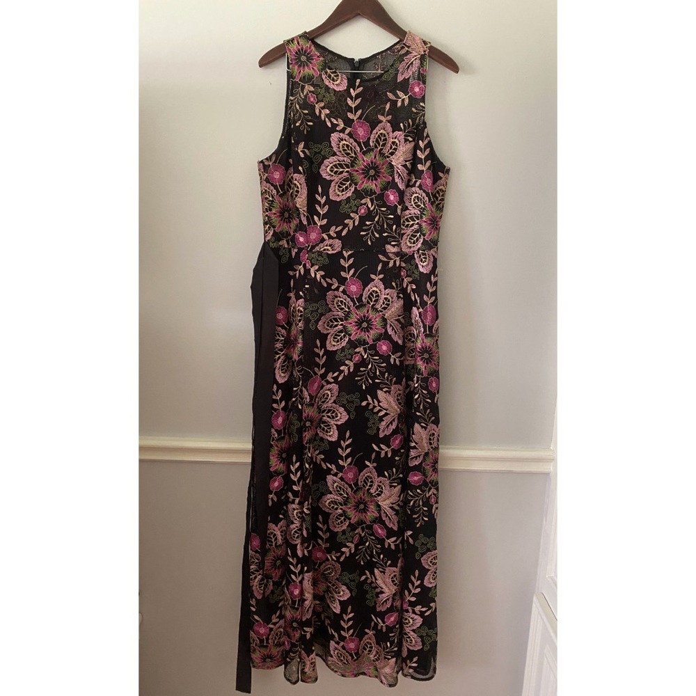 Tahari Floral elegant dress